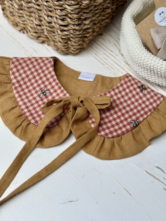 Apykaklė su bitutėmis